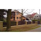 Műanyag kerítésléc 78x21 mm, 180 cm, kerekített végű, barna