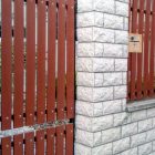 Műanyag kerítésléc 78x21 mm, 118 cm, sík végű, téglavörös